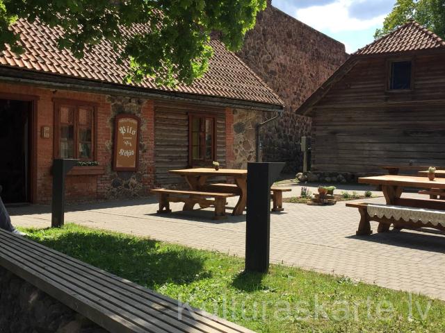 Ģimenes picērija “Vīnkalni pils māja”